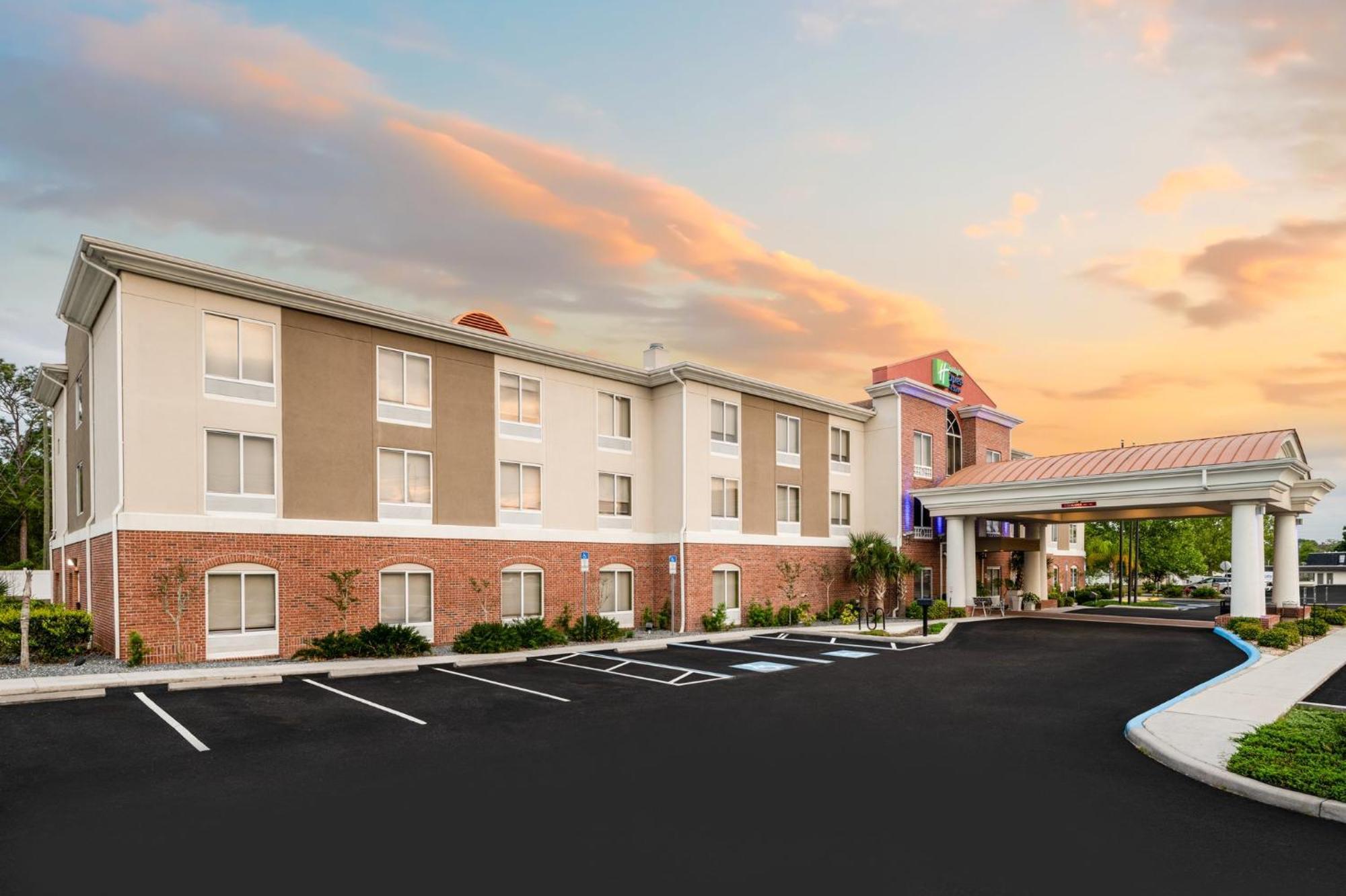 Holiday Inn Express - Spring Hill By Ihg Extérieur photo