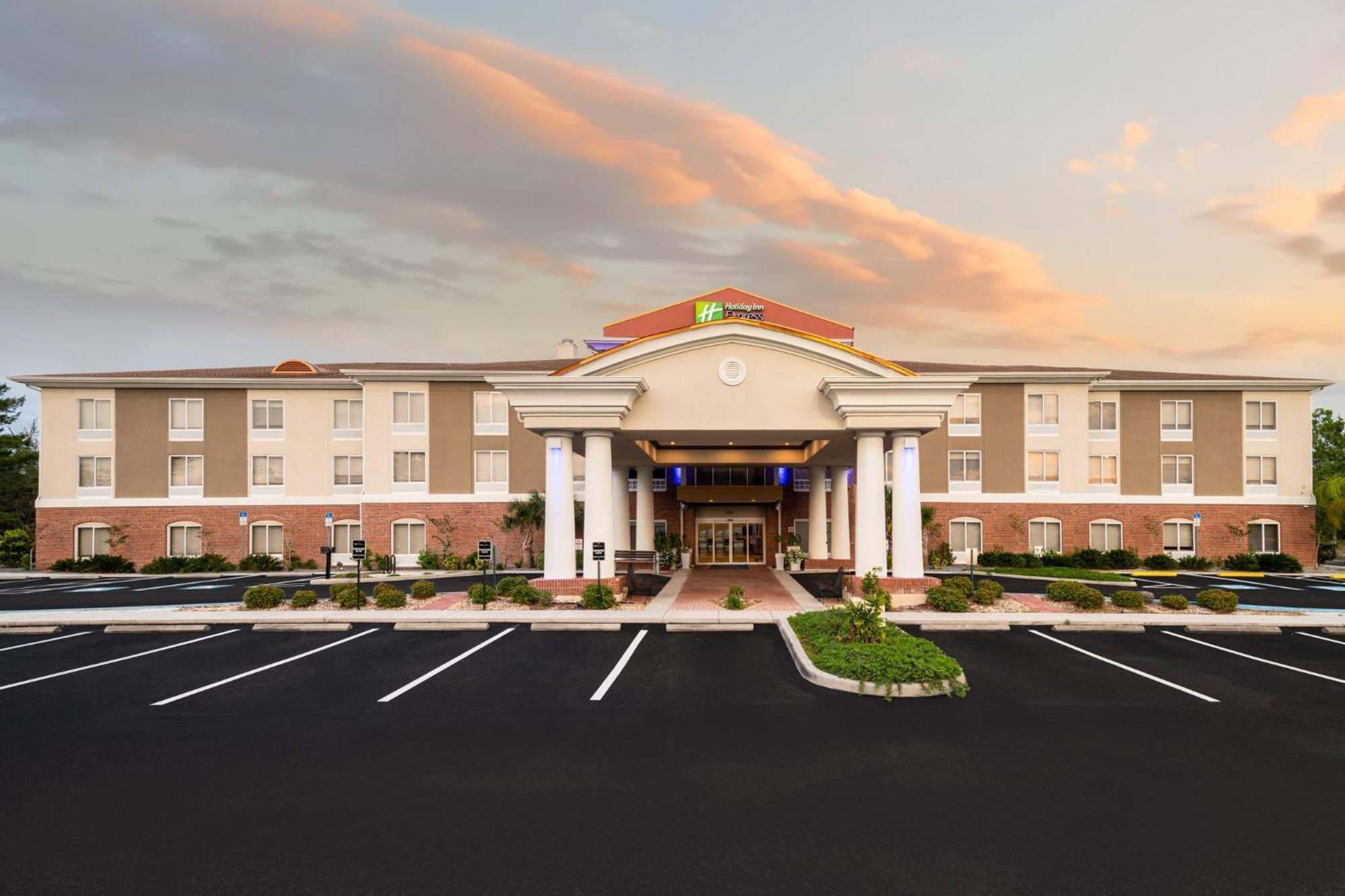 Holiday Inn Express - Spring Hill By Ihg Extérieur photo